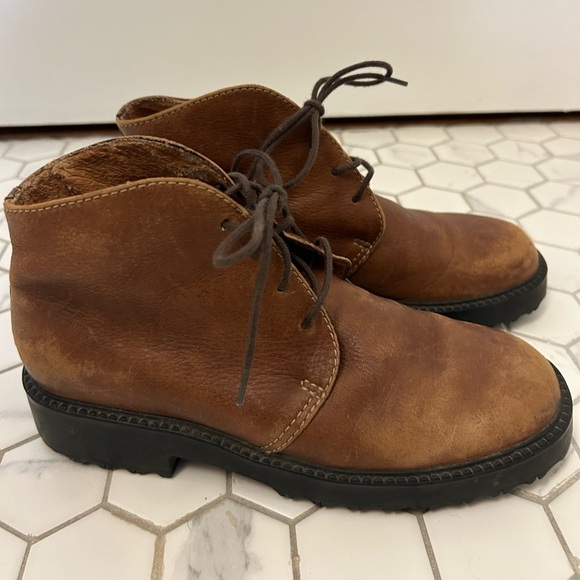 Soft Brown Leather Clarks Lace Up Boots, Sz 5.5 - Picture 2 of 6